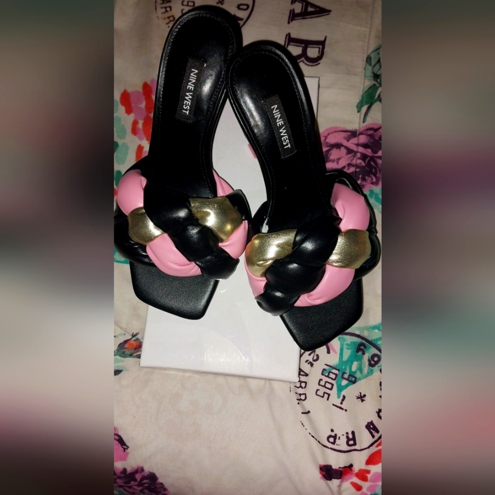 NWB YOYO SLIDE SANDALS